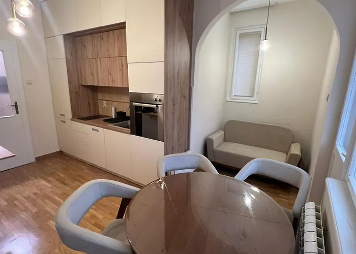 Lola * ベオグラード